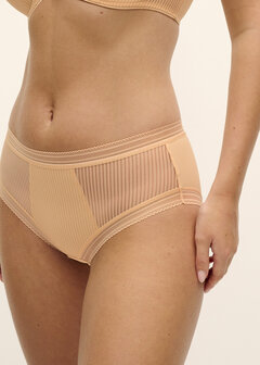 Fantasie Fusion Slip Beige &ndash; elegante, comfortabele slip met gladde afwerking in een natuurlijke beige tint.