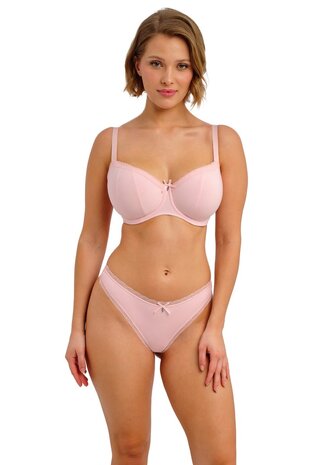 Freya Flirt Pink Frost Thong &ndash; zachte, comfortabele string in een frisse roze tint met subtiele details.